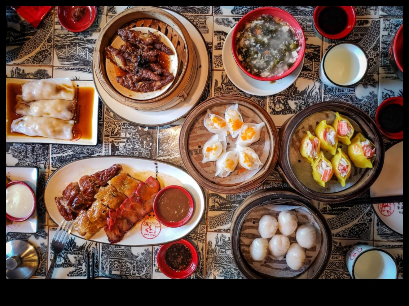 Asian Street mănâncă: delicii de dimensiuni mușcate pentru a satisface fiecare palat